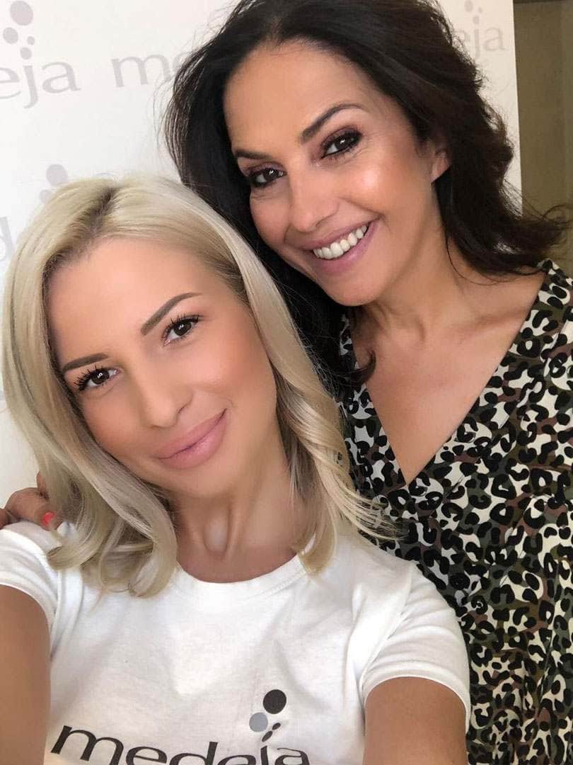 Наташа Нинкович с член на екипа на салон Medeja