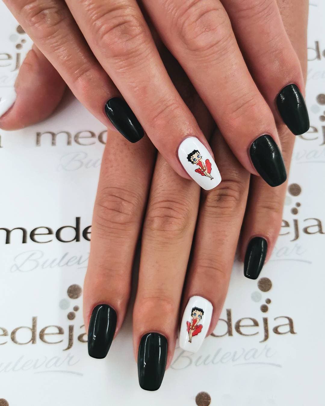 Нокти (55), салон Medeja, Ниш
